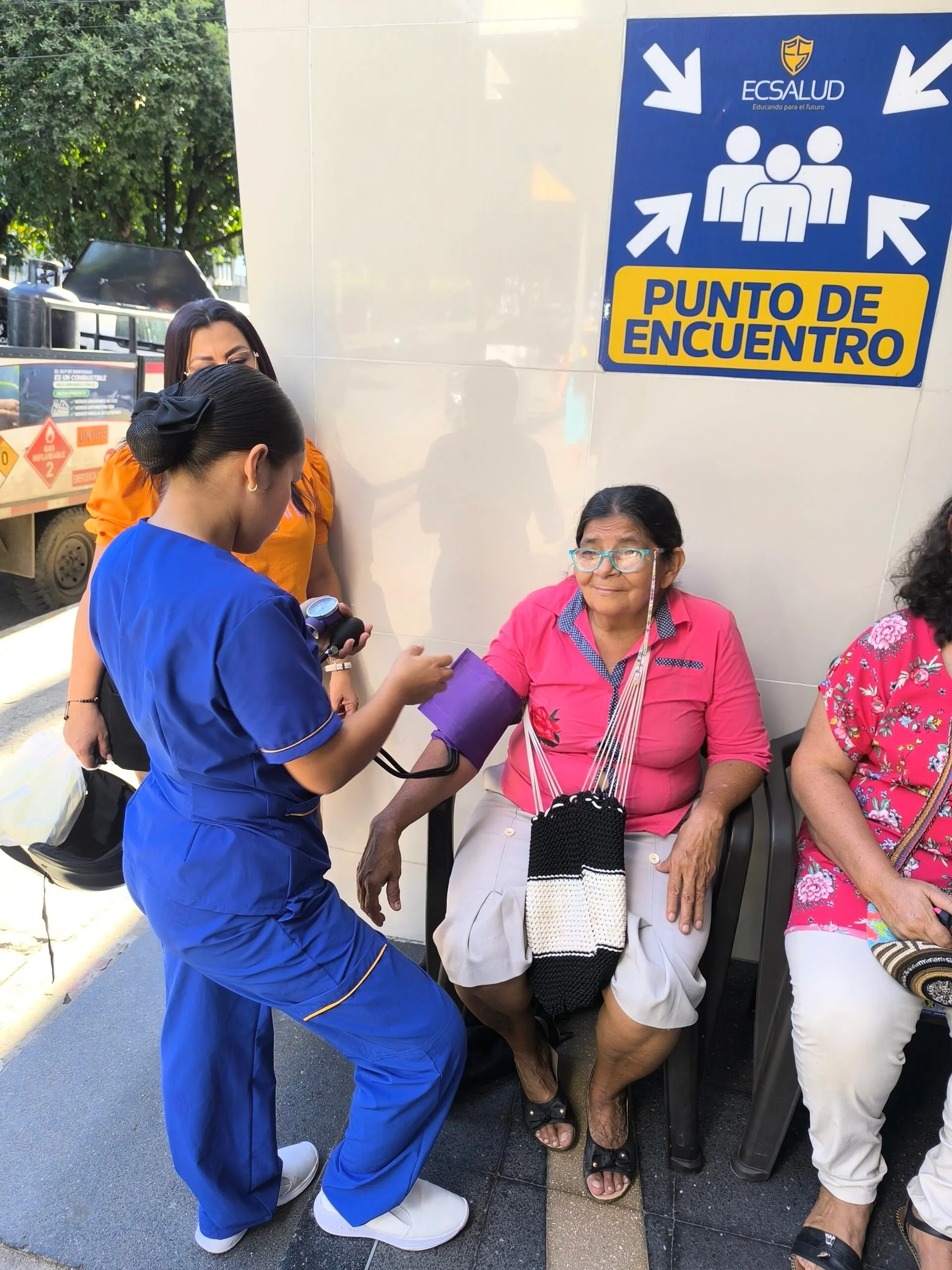 Estudiantes de ECSALUD en actividades académicas y prácticas (foto 11)